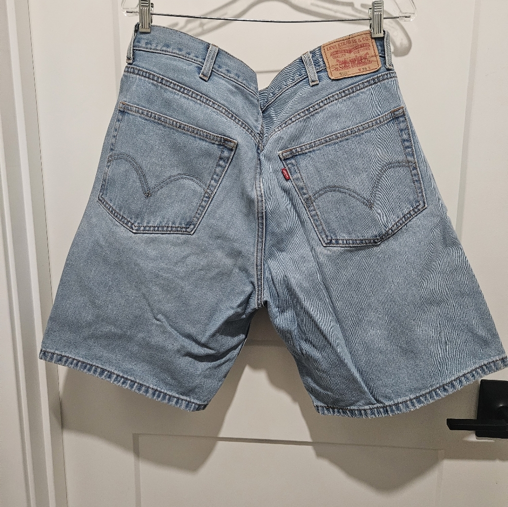 Light levi denim shorts